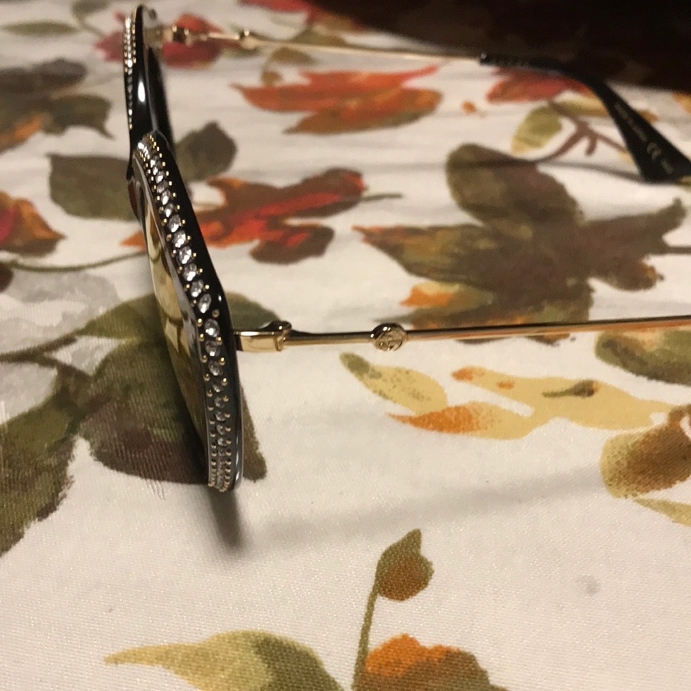 Sunglasses Gucci - Picture 2 of 6